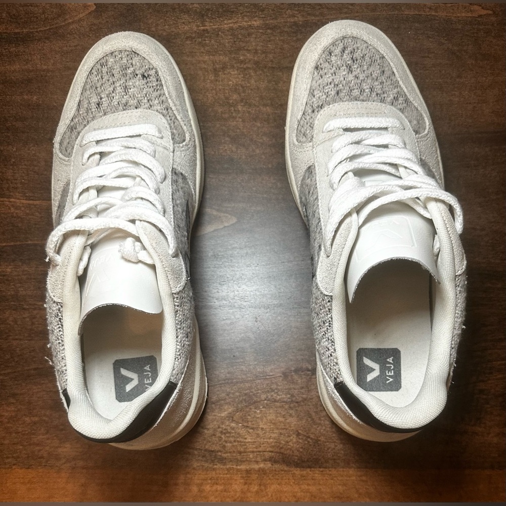 Veja Women’s V10 Snow/Black Flannel & Suede Sneaker - Picture 4 of 16